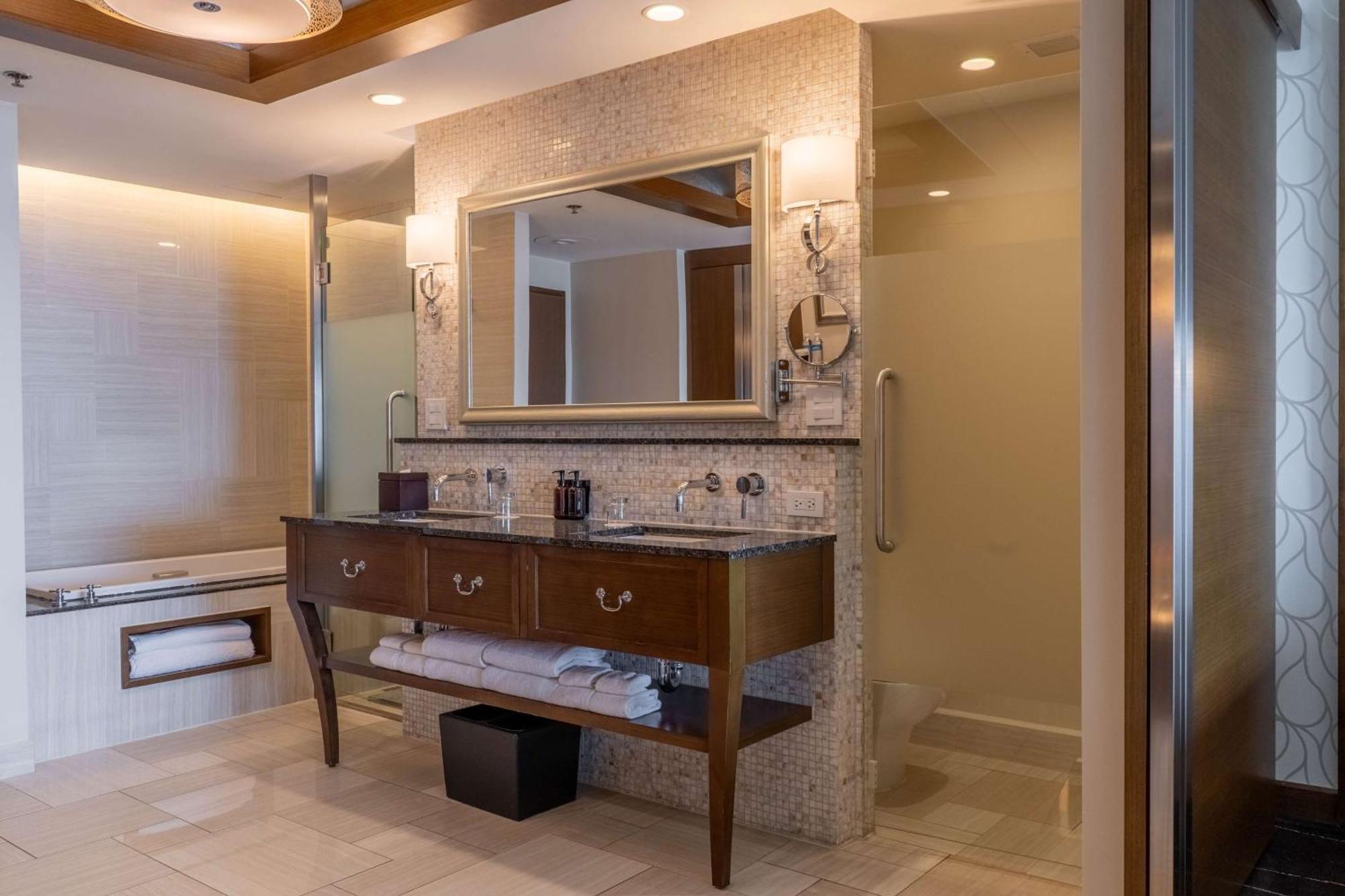 Dusit Thani Guam Resort Тьюмон Екстер'єр фото